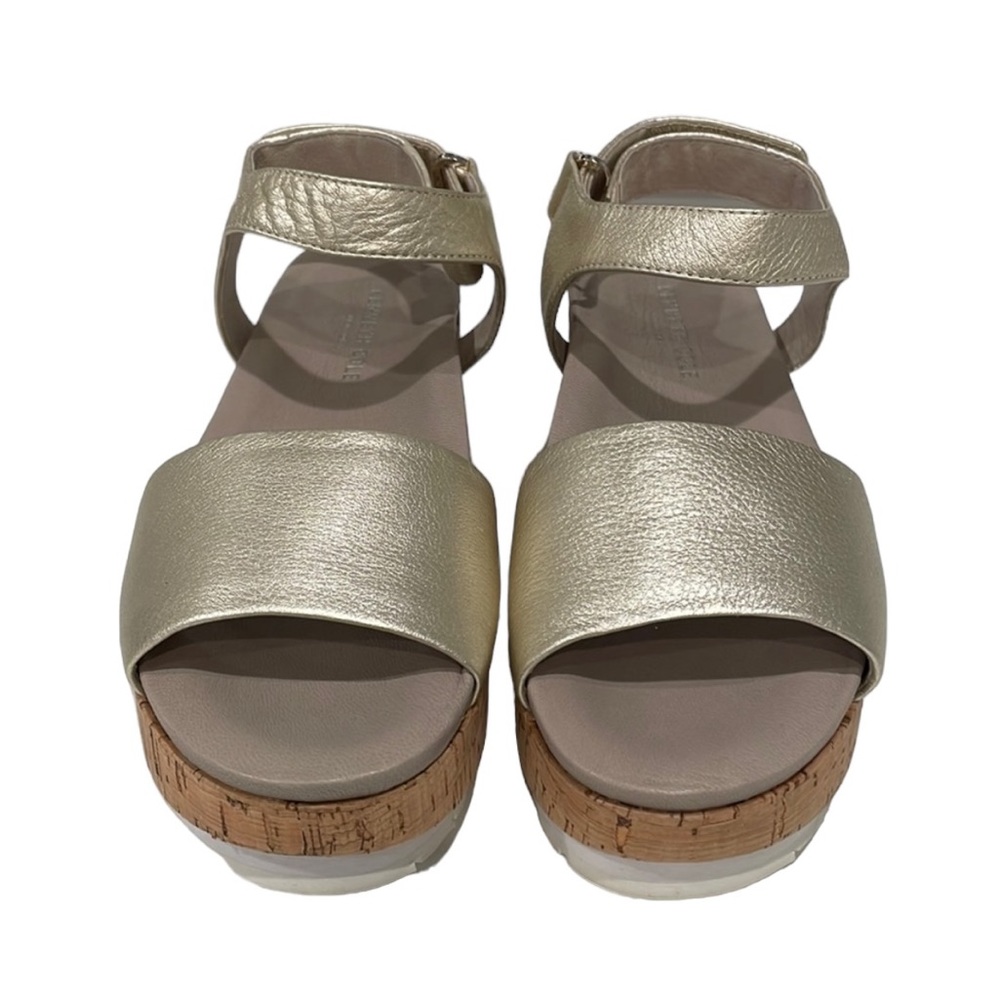 Kenneth Cole Platform Sandals in Gold. Size 7.5 M. New